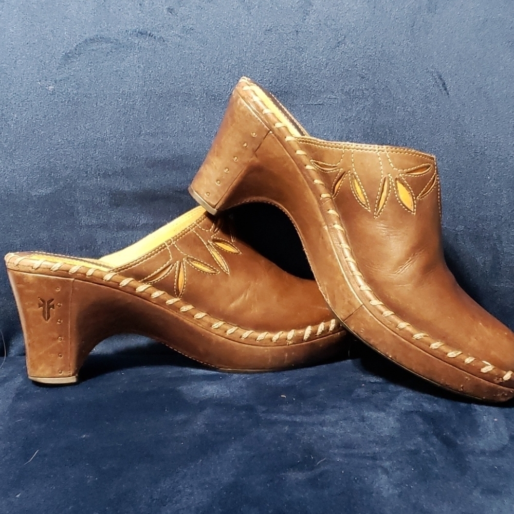 Frye slide on leather heeled clog mule cutout 🔥